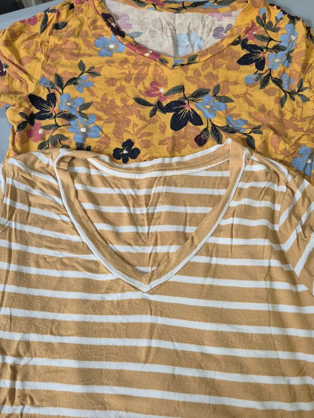 Latched Mama Nursing Top Bundle Size Small Mustard Floral Stripe V-Neck Tees